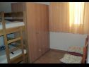 Apartementen Niko - 40m from the beach: A1(2+2), A2(3+2), A3(4+2) Donji Karin - Riviera Zadar  - Appartement - A3(4+2): slaapkamer