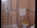 Apartementen Dubravko - 5 m from beach : A1 Bepina (2+2), A2 Keko(2+2) Maslenica - Riviera Zadar  - Appartement - A1 Bepina (2+2): badkamer met toilet