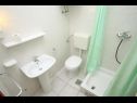 Apartementen Ljilja - 10m from the sea with parking: A2(2+2), A3(2+2), A4(12) Nin - Riviera Zadar  - Appartement - A2(2+2): badkamer met toilet