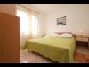Apartementen Ljilja - 10m from the sea with parking: A2(2+2), A3(2+2), A4(12) Nin - Riviera Zadar  - Appartement - A2(2+2): slaapkamer