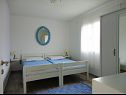 Apartementen Petar - 30 m from sandy beach: A1(6+1), A2(4), SA3(2) Nin - Riviera Zadar  - Appartement - A2(4): slaapkamer