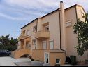 Apartementen Ivan - 300 m from sea: A3(2), A4(2), SA5(2), A6(2) Nin - Riviera Zadar  - huis