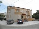 Apartementen Ivan - 300 m from sea: A3(2), A4(2), SA5(2), A6(2) Nin - Riviera Zadar  - parkeerplaats