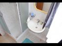 Apartementen Ivan - 300 m from sea: A3(2), A4(2), SA5(2), A6(2) Nin - Riviera Zadar  - Appartement - A3(2): badkamer met toilet