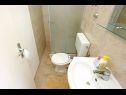 Apartementen Nika - nice garden: A1(2), A2(4+1), A3(6), A4(2) Nin - Riviera Zadar  - Appartement - A3(6): badkamer met toilet