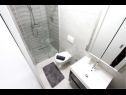 Apartementen Oasis A1(4+2), A2(2+2), A3(2+2) Nin - Riviera Zadar  - Appartement - A1(4+2): badkamer met toilet