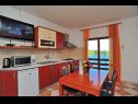 Apartementen Ljilja - 10m from the sea with parking: A2(2+2), A3(2+2), A4(12) Nin - Riviera Zadar  - Appartement - A3(2+2): keuken en eetkamer