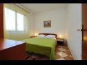 Apartementen Ljilja - 10m from the sea with parking: A2(2+2), A3(2+2), A4(12) Nin - Riviera Zadar  - Appartement - A3(2+2): slaapkamer