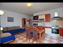 Apartementen Ljilja - 10m from the sea with parking: A2(2+2), A3(2+2), A4(12) Nin - Riviera Zadar  - Appartement - A3(2+2): woonkamer