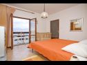 Apartementen Ljilja - 10m from the sea with parking: A2(2+2), A3(2+2), A4(12) Nin - Riviera Zadar  - Appartement - A4(12): slaapkamer