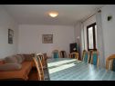 Apartementen Ljilja - 10m from the sea with parking: A2(2+2), A3(2+2), A4(12) Nin - Riviera Zadar  - Appartement - A4(12): woonkamer