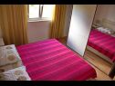 Apartementen Dita - 400 m from sandy beach: A1(4), A2(4) Nin - Riviera Zadar  - Appartement - A1(4): slaapkamer