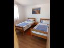 Apartementen Sandra - 40m from the sea & parking: A1(4+1) Nin - Riviera Zadar  - Appartement - A1(4+1): slaapkamer