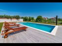Apartementen Ivan - modern & close to center: A1(4), A2(2+2) Nin - Riviera Zadar  - zwembad