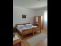 Apartementen Slava - private parking: A1(6+1) Nin - Riviera Zadar  - Appartement - A1(6+1): slaapkamer