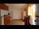 Apartementen Tina -with terrace and sea view A1(4) Obrovac - Riviera Zadar  - Appartement - A1(4): keuken en eetkamer