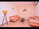 Apartementen Roko - 50 meters from sandy beach: A1 (2+2) Obrovac - Riviera Zadar  - Appartement - A1 (2+2): woonkamer