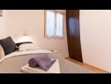 Apartementen Kike - 60 meters from the beach: A1(4+1), A2(4+1), A3(4+1), SA1(2) Petrcane - Riviera Zadar  - Appartement - A3(4+1): slaapkamer
