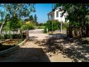 Apartementen Mediteran - private parking: A1(2+1) Privlaka - Riviera Zadar  - tuin