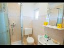 Apartementen Teo - 8m from the sea & parking: A1 žuti(4), A2 bijeli(4), A3 novi(4) Privlaka - Riviera Zadar  - Appartement - A1 žuti(4): badkamer met toilet