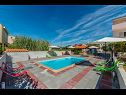 Apartementen Mlađo - swimming pool: A1(4+2), A2(4+2), A3(2+2), A4(2+2) Privlaka - Riviera Zadar  - zwembad (huis en omgeving)