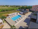 Apartementen Ani - with pool : SA4(2), A5(2+2), A6(2+2) Privlaka - Riviera Zadar  - zwembad (huis en omgeving)