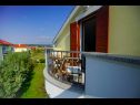 Apartementen Secret Garden A2(2+2), A4(2+2) Razanac - Riviera Zadar  - Appartement - A2(2+2): terras
