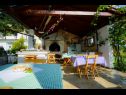 Apartementen Secret Garden A2(2+2), A4(2+2) Razanac - Riviera Zadar  - zomerkeuken