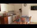 Apartementen Dobri - 500 m from beach: A5(2), A4(2+2), A3(2+2), A2(2+2), A6(2+1) Sabunike - Riviera Zadar  - Appartement - A3(2+2): keuken en eetkamer