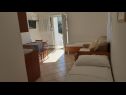 Apartementen Dobri - 500 m from beach: A5(2), A4(2+2), A3(2+2), A2(2+2), A6(2+1) Sabunike - Riviera Zadar  - Appartement - A3(2+2): woonkamer