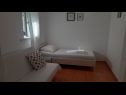 Apartementen Dobri - 500 m from beach: A5(2), A4(2+2), A3(2+2), A2(2+2), A6(2+1) Sabunike - Riviera Zadar  - Appartement - A6(2+1): slaapkamer