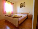 Apartementen Mari - 30m from the sea: A1(3+1), A2(3+1), A3(3+1) Seline - Riviera Zadar  - Appartement - A2(3+1): slaapkamer