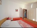 Apartementen Velebit - 130m to the beach: A1(5+1), A2(7) Starigrad-Paklenica - Riviera Zadar  - Appartement - A1(5+1): slaapkamer