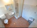Apartementen Velebit - 130m to the beach: A1(5+1), A2(7) Starigrad-Paklenica - Riviera Zadar  - Appartement - A1(5+1): badkamer met toilet