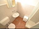 Apartementen Velebit - 130m to the beach: A1(5+1), A2(7) Starigrad-Paklenica - Riviera Zadar  - Appartement - A2(7): badkamer met toilet