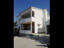 Apartementen Ante - 200 m from beach: A2(4+2) Starigrad-Paklenica - Riviera Zadar  - huis