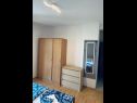 Apartementen en kamers Voyasi - 60 m from sea: A1(2), A2(2), A4(2), A6(2), A7(4), R5(2) Starigrad-Paklenica - Riviera Zadar  - Appartement - A2(2): slaapkamer