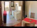 Apartementen en kamers Voyasi - 60 m from sea: A1(2), A2(2), A4(2), A6(2), A7(4), R5(2) Starigrad-Paklenica - Riviera Zadar  - Appartement - A6(2): keuken en eetkamer