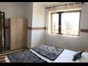 Apartementen en kamers Voyasi - 60 m from sea: A1(2), A2(2), A4(2), A6(2), A7(4), R5(2) Starigrad-Paklenica - Riviera Zadar  - Appartement - A7(4): slaapkamer
