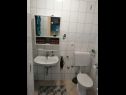 Apartementen Sanja - 100 meters to the beach A1(4+1), A2(4+1), A3(4+1), A4(4+1) Vir - Riviera Zadar  - Appartement - A2(4+1): badkamer met toilet