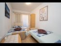 Apartementen Gavro - 20 m from the sea: A1(4), A2 (2+2) Vir - Riviera Zadar  - Appartement - A1(4): slaapkamer
