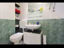 Apartementen Ivan - 50 m from sea: A1(3+1) Zadar - Riviera Zadar  - Appartement - A1(3+1): badkamer met toilet