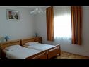 Apartementen Miki - 50 M from the beach : A1(4+1), A2(4+1), A3(4+1) Zadar - Riviera Zadar  - Appartement - A2(4+1): slaapkamer