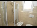 Apartementen Miki - 50 M from the beach : A1(4+1), A2(4+1), A3(4+1) Zadar - Riviera Zadar  - Appartement - A2(4+1): badkamer met toilet