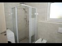 Apartementen Miki - 50 M from the beach : A1(4+1), A2(4+1), A3(4+1) Zadar - Riviera Zadar  - Appartement - A3(4+1): badkamer met toilet