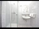 Apartementen Dome - 150m from sea: A22(2), A32(2), A33(2) Zadar - Riviera Zadar  - Appartement - A22(2): badkamer met toilet