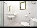 Apartementen Dome - 150m from sea: A22(2), A32(2), A33(2) Zadar - Riviera Zadar  - Appartement - A22(2): badkamer met toilet