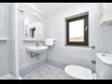 Apartementen Dome - 150m from sea: A22(2), A32(2), A33(2) Zadar - Riviera Zadar  - Appartement - A32(2): badkamer met toilet