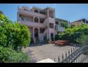 Apartementen Marinka - with backyard; A1(4), A2(4) Zadar - Riviera Zadar  - huis