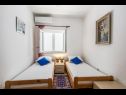 Apartementen Marinka - with backyard; A1(4), A2(4) Zadar - Riviera Zadar  - Appartement - A1(4): slaapkamer